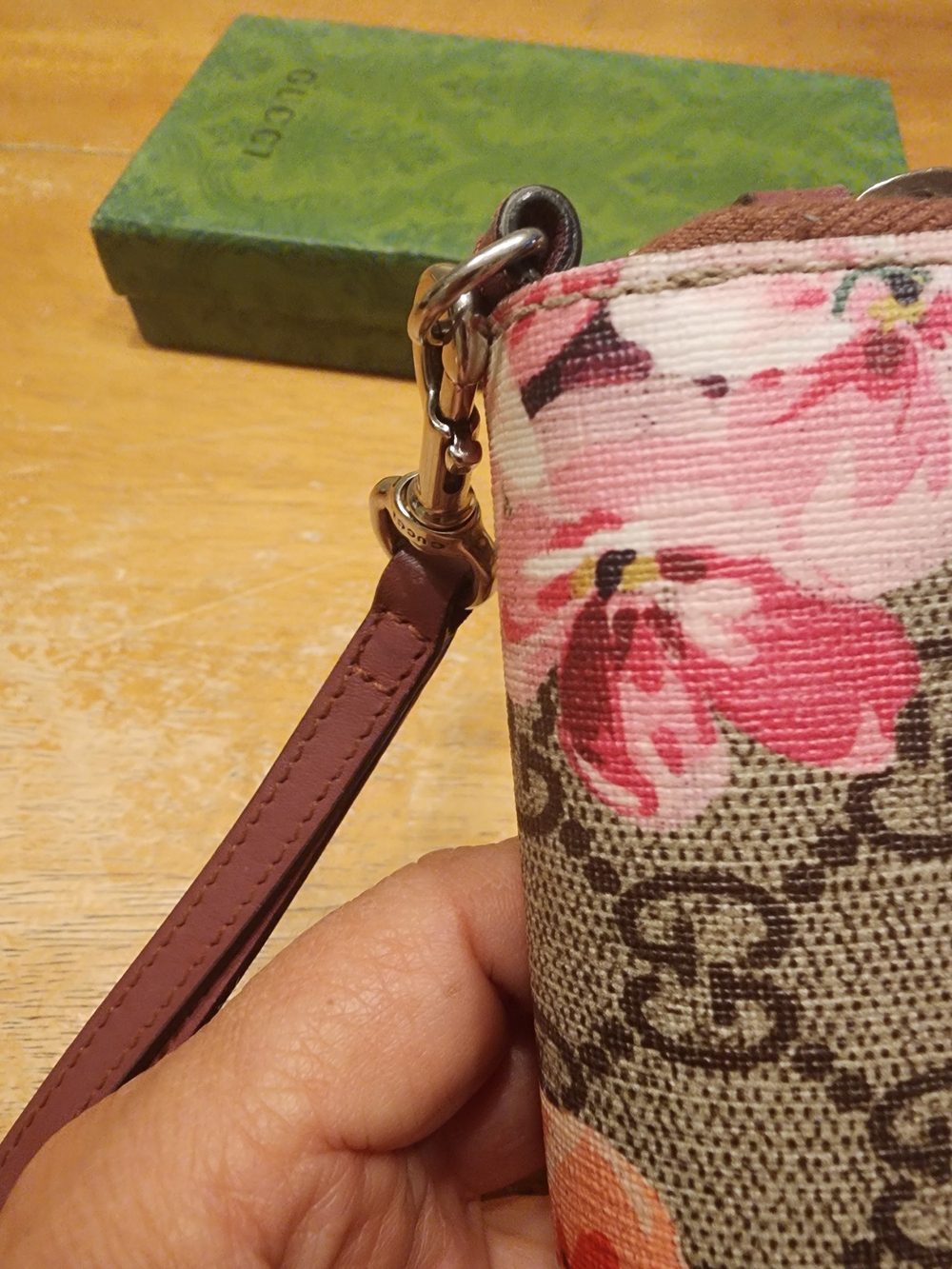 Gucci GG Supreme Blooms zip-around wristlet wallet featuring the signature mono - Picture 7 of 16